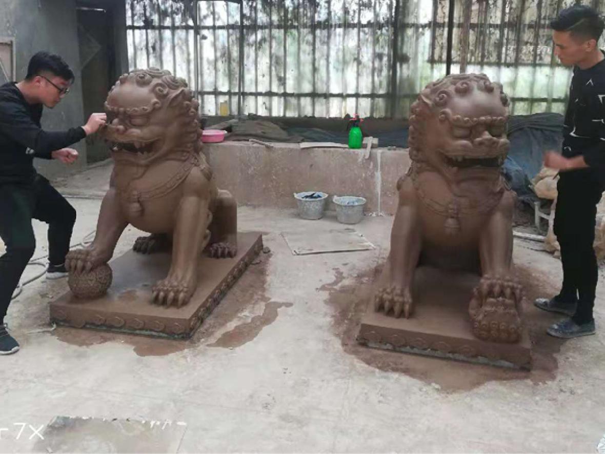 古典銅獅子