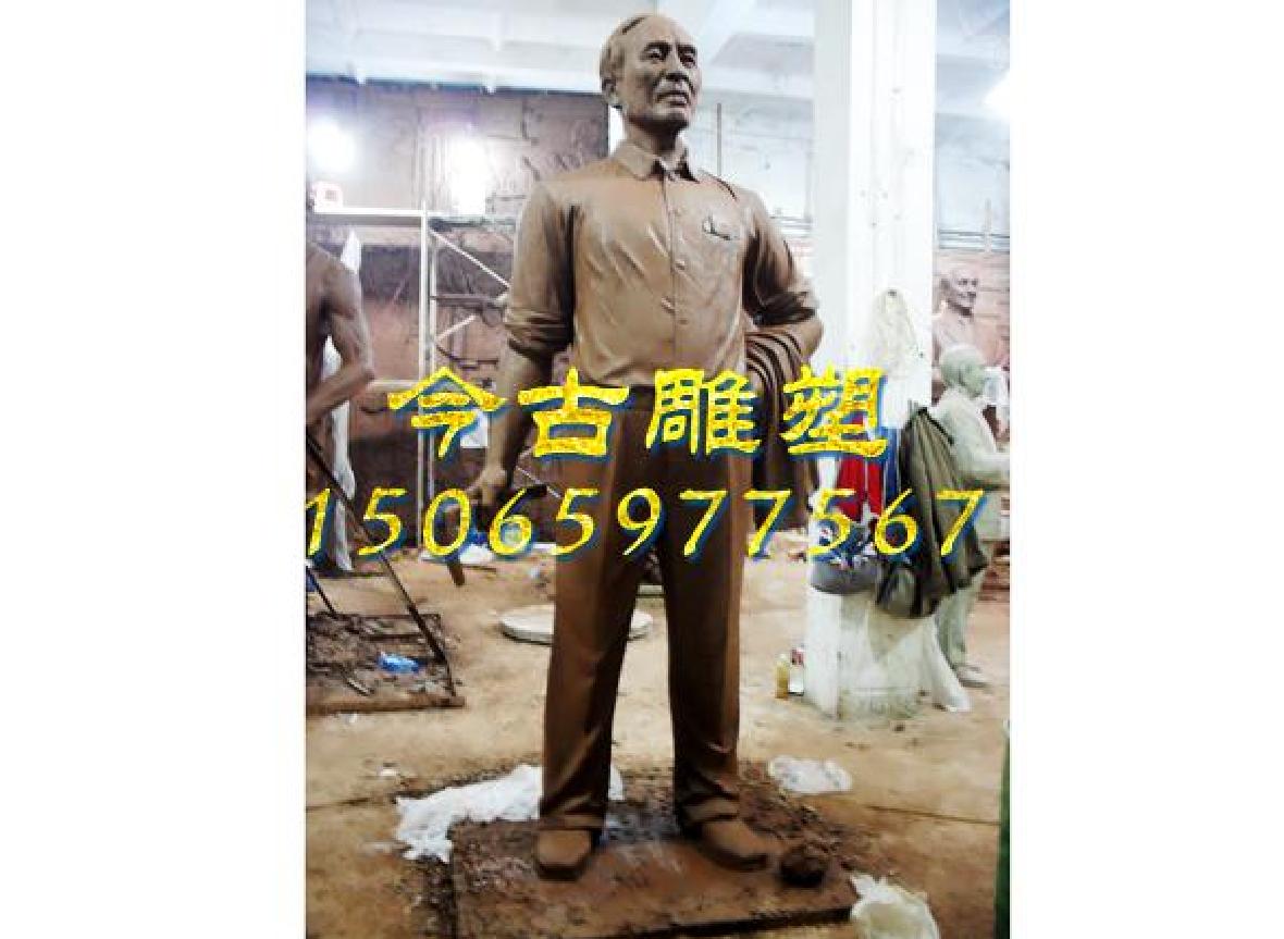 現(xiàn)代人物雕塑泥稿