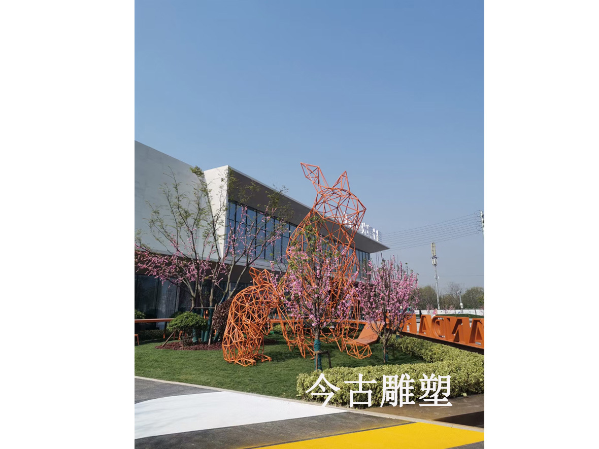 不銹鋼鏤空兔子造型雕塑
